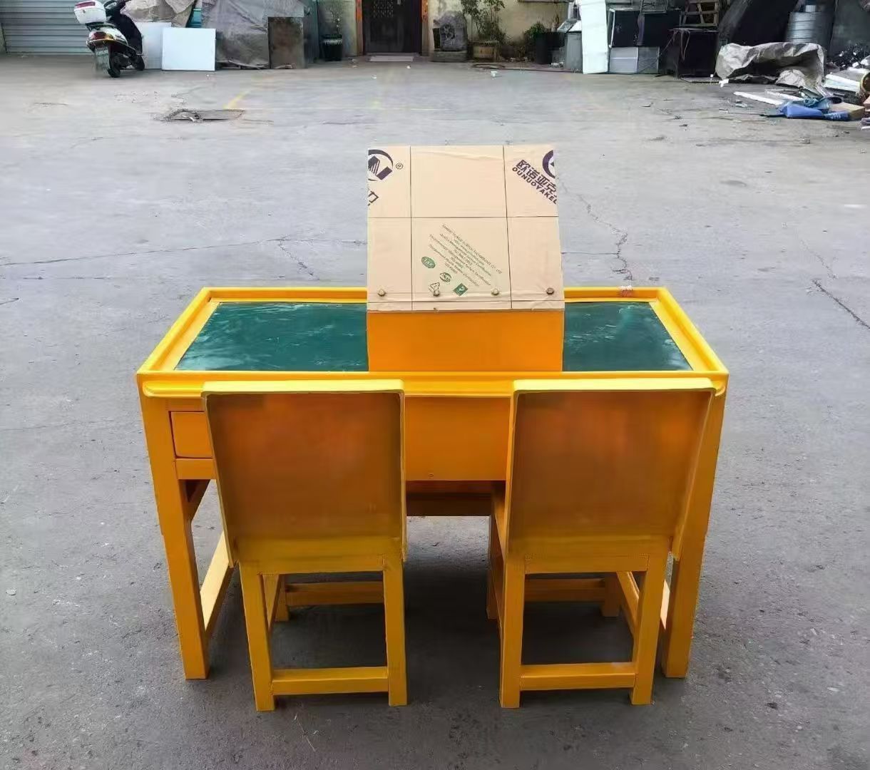 畜禽良种场防静电导通桌井下煤矿火工品发放桌：危险品流转的安全守护者